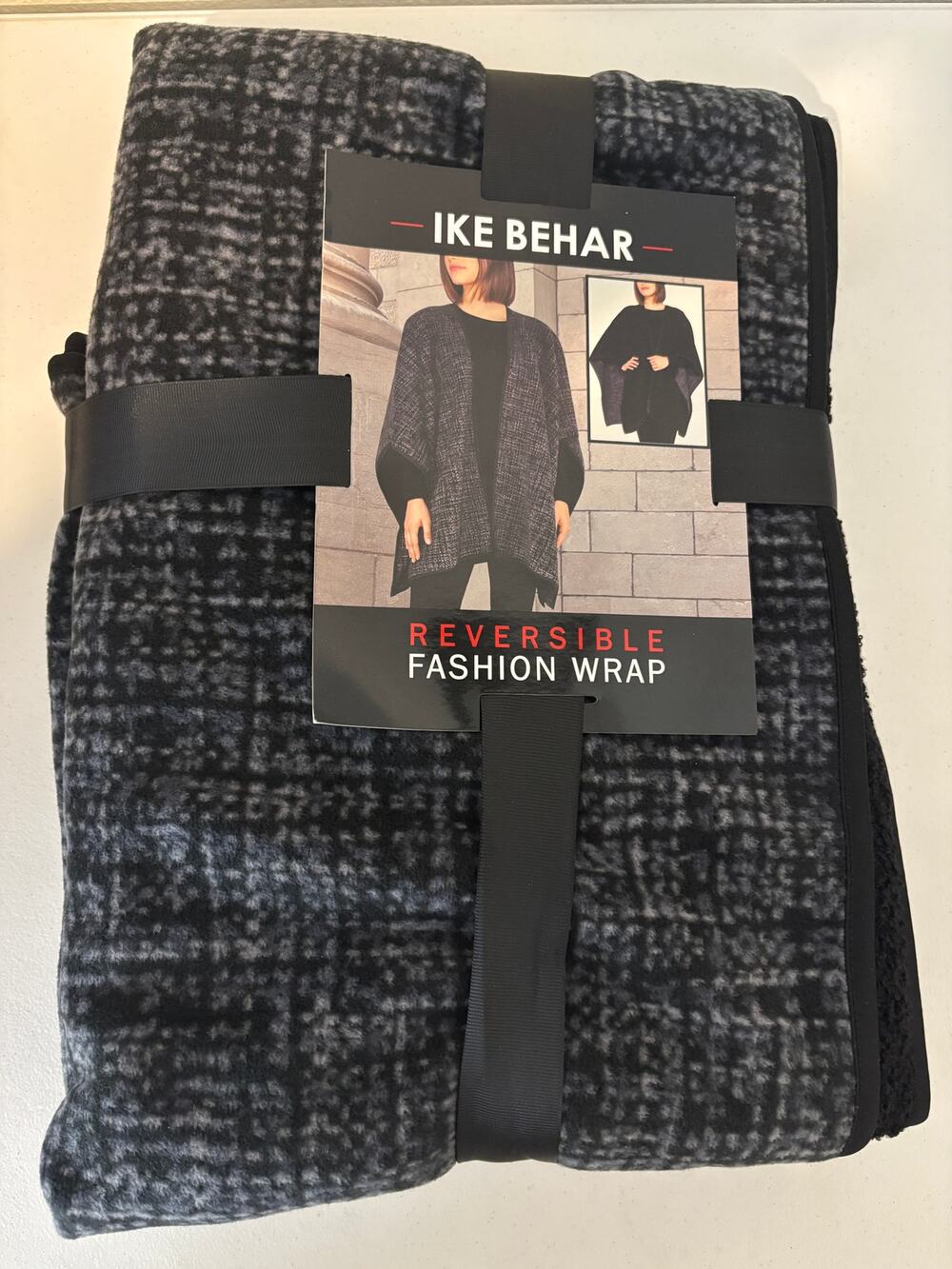 Ike Behar NEW One size Women's Reversible Fashion Wrap Plush Gray Black Giftable